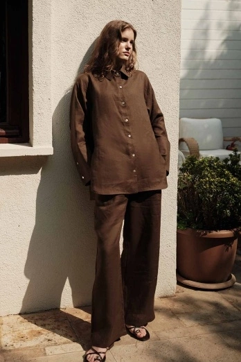 Hooopstore - %100 Keten Kesik Detaylı Dökümlü Kahve Gömlek (1)