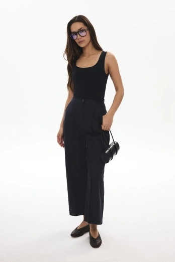 Hooopstore - Alina Önden Pileli Lacivert Denim Pantolon Hooopstore - Alina Önden Pileli Lacivert Denim Pantolon