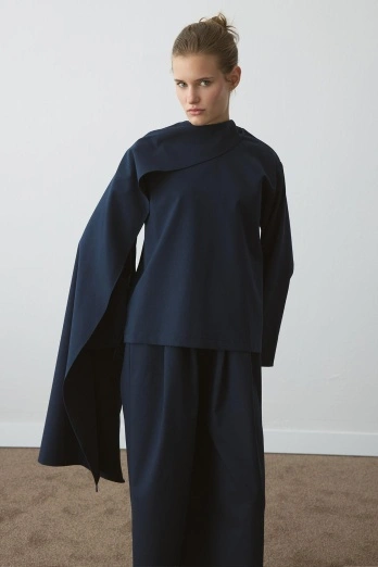 Hooopstore - Asimetrik Pelerin Detaylı Lacivert Bluz