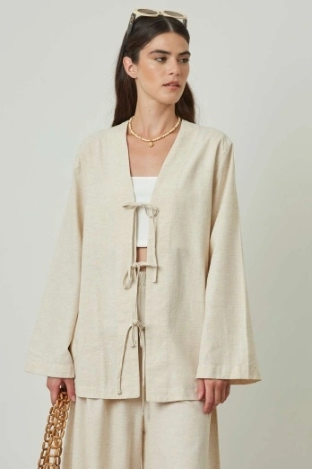 Hooopstore - Fiyonk Bağlama Naturel Gömlek (1) Hooopstore - Fiyonk Bağlama Naturel Gömlek (1)