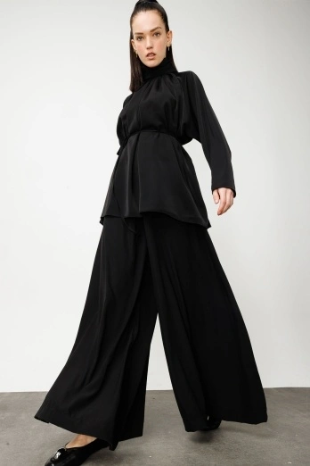 Hooopstore - Geniş Paça Kumaş Siyah Pantolon Hooopstore - Geniş Paça Kumaş Siyah Pantolon