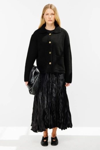 Hooopstore - Gömlek Yaka Düğmeli Siyah Hırka (1)