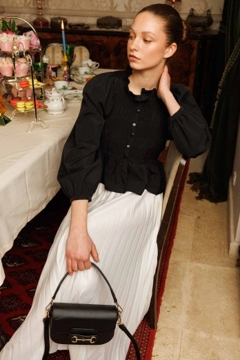 Hooopstore - Metal Toka Kapaklı Siyah Çanta Hooopstore - Metal Toka Kapaklı Siyah Çanta