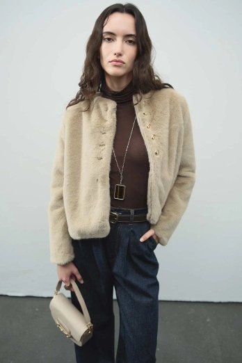 Hooopstore - Kısa Düğmeli Pelüş Vizon Ceket (1)