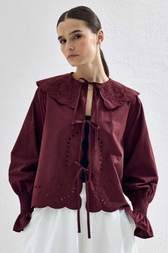 Hooopstore - Kolları Gipe Detaylı Nakışlı Bordo Gömlek