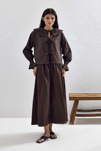 Hooopstore - Kolları Gipe Detaylı Nakışlı Kahve Gömlek Hooopstore - Kolları Gipe Detaylı Nakışlı Kahve Gömlek