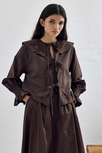 Hooopstore - Kolları Gipe Detaylı Nakışlı Kahve Gömlek (1) Hooopstore - Kolları Gipe Detaylı Nakışlı Kahve Gömlek (1)