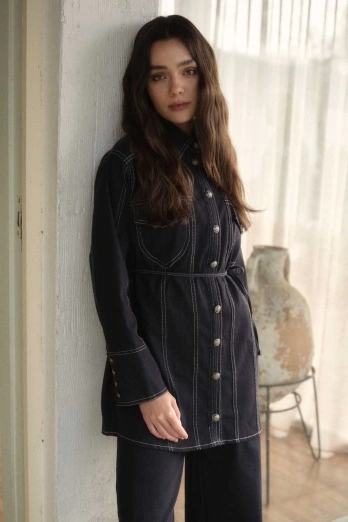 Hooopstore - Kontrast Dikiş Detaylı Lacivert Denim Gömlek (1) Hooopstore - Kontrast Dikiş Detaylı Lacivert Denim Gömlek (1)