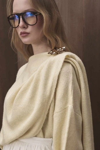 Hooopstore - Metal Çok Yapraklı Gold Broş (1) Hooopstore - Metal Çok Yapraklı Gold Broş (1)