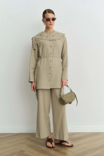 Hooopstore - Nakış Detaylı Bebe Yaka Bej Gömlek (1)