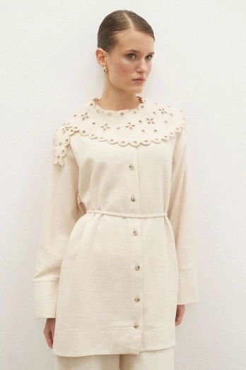 Hooopstore - Nakış Detaylı Bebe Yaka Krem Gömlek (1) Hooopstore - Nakış Detaylı Bebe Yaka Krem Gömlek (1)