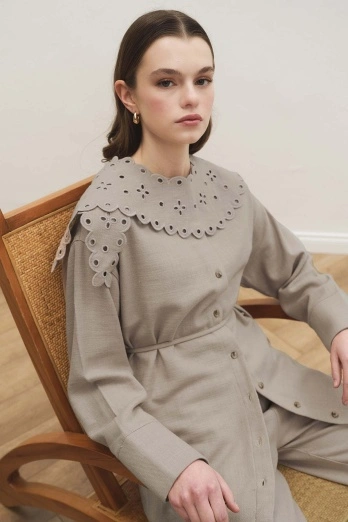 Hooopstore - Nakış Detaylı Bebe Yaka Vizon Gömlek