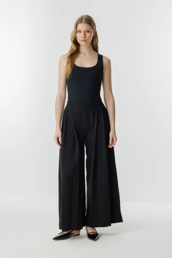 Hooopstore - Önden Çift Pileli Siyah Pantolon (1) Hooopstore - Önden Çift Pileli Siyah Pantolon (1)