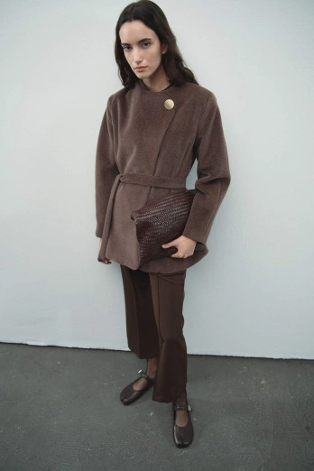 Hooopstore - Premium Asimetrik Yaka Kısa Kahve Kaban (1)