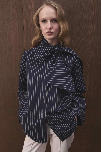 Hooopstore - Premium Çıkarılabilir Bağlama Detaylı Çizgili Poplin Lacivert Gömlek