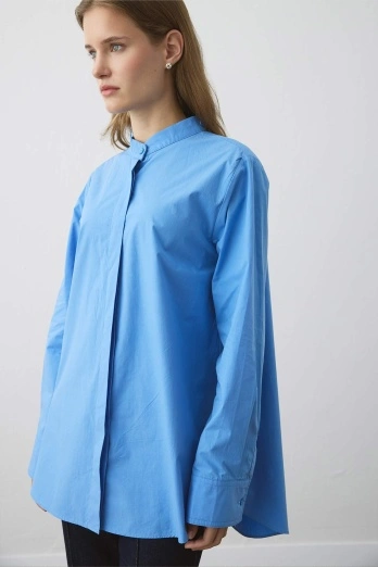 Hooopstore - Premium Çıkarılabilir Bağlama Detaylı Poplin Mavi Gömlek (1)