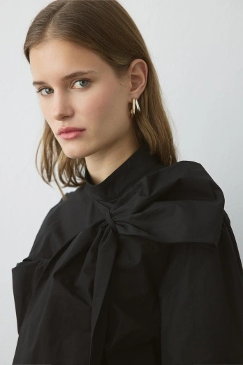 Hooopstore - Premium Fiyonk Detaylı Poplin Siyah Gömlek (1)