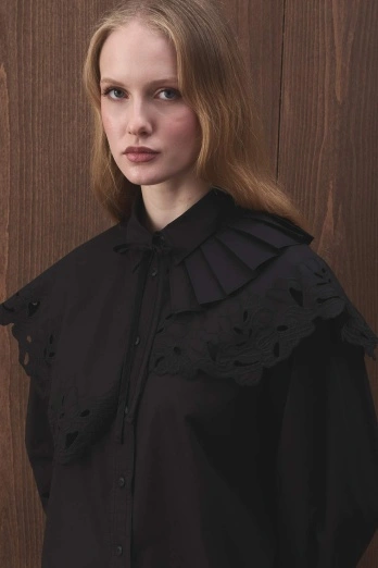 Hooopstore - Premium Poplin Pilise Detaylı Nakışlı Siyah Yaka