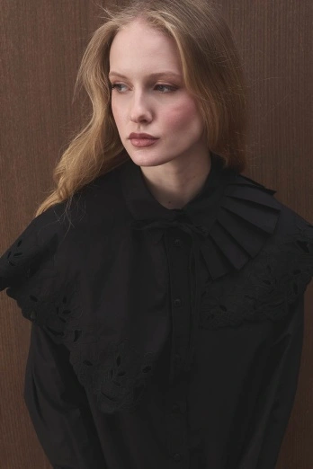 Hooopstore - Premium Poplin Pilise Detaylı Nakışlı Siyah Yaka (1)