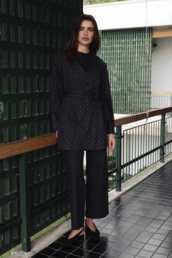 Hooopstore - Taş İşlemeli Lacivert Denim Ceket Hooopstore - Taş İşlemeli Lacivert Denim Ceket