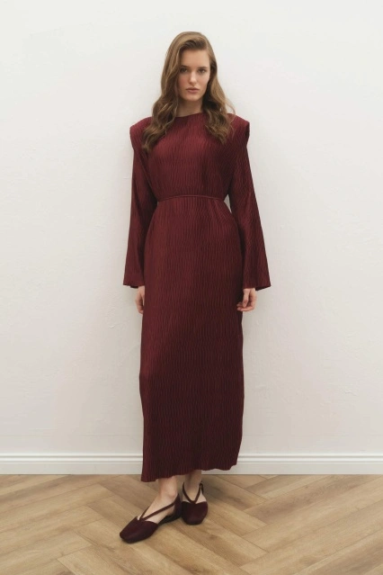 Aller Detaylı Dokulu Bordo Saten Elbise