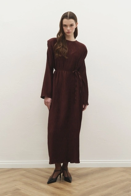 Aller Detaylı Dokulu Kahve Saten Elbise Aller Detaylı Dokulu Kahve Saten Elbise