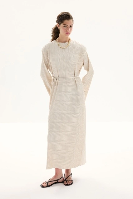 Aller Detaylı Dokulu Taş Saten Elbise Aller Detaylı Dokulu Taş Saten Elbise