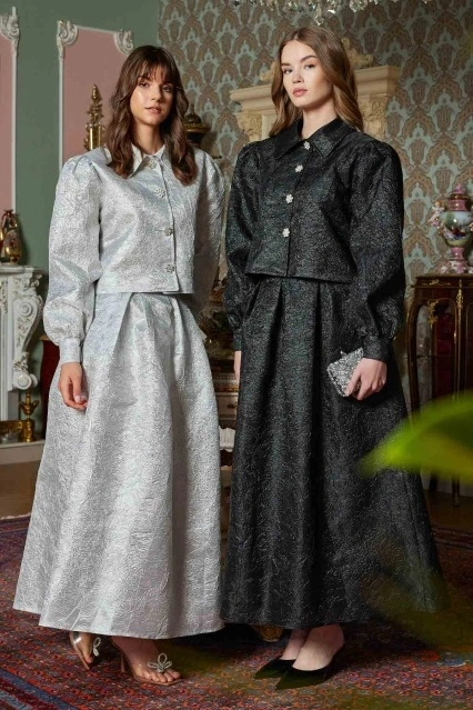 Taş Düğmeli Siyah Brokar Etekli Takım