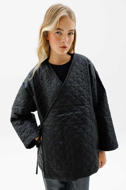 Anvelop Bağlamalı Siyah Kapitone Mont