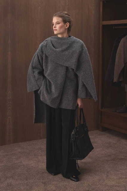 Asimetrik Kesim Pelerin Yaka Antrasit Kaban