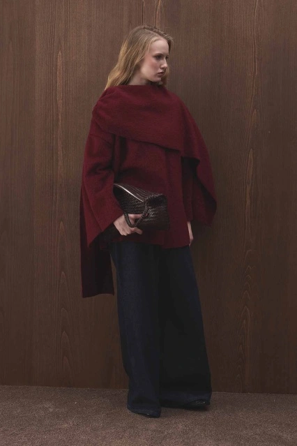 Asimetrik Kesim Pelerin Yaka Bordo Kaban