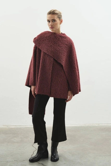 Asimetrik Kesim Pelerin Yaka Burganya Kaban