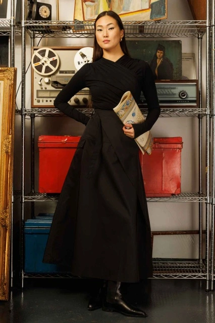 Asimetrik Limited Siyah Etek