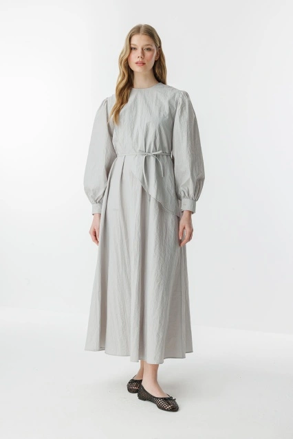 Asimetrik Pelerin Detaylı Gri Elbise