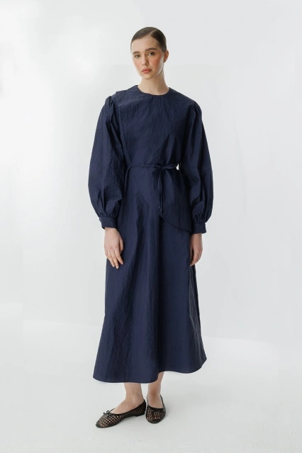 Asimetrik Pelerin Detaylı Lacivert Elbise
