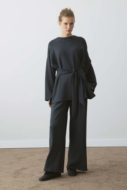 Belden Bağlama Detaylı Rahat Kesim Antrasit Pantolon Takım