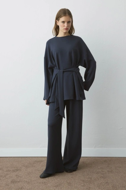 Belden Bağlama Detaylı Rahat Kesim Lacivert Pantolon Takım