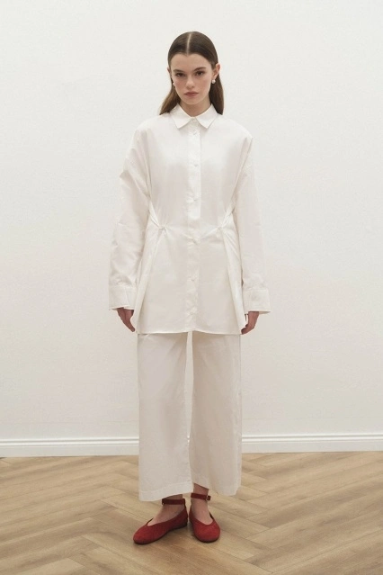 Belden Düğmeli Gabardin Beyaz Gömlek Belden Düğmeli Gabardin Beyaz Gömlek