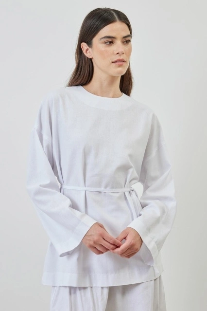 Organik Karışımlı Bisiklet Yaka Beyaz Bluz