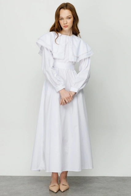 Brode Şerit Detaylı Beyaz Elbise Brode Şerit Detaylı Beyaz Elbise