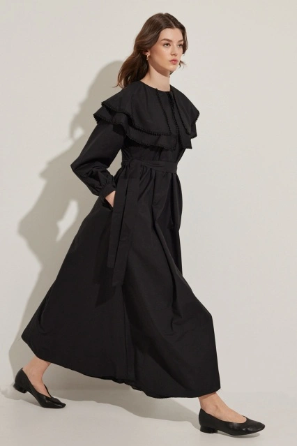 Brode Şerit Detaylı Siyah Elbise