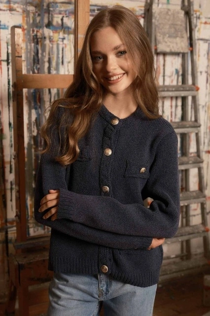 Buklet Dokulu Lacivert Hırka