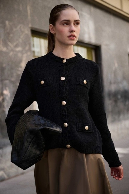 Buklet Dokulu Siyah Hırka Buklet Dokulu Siyah Hırka