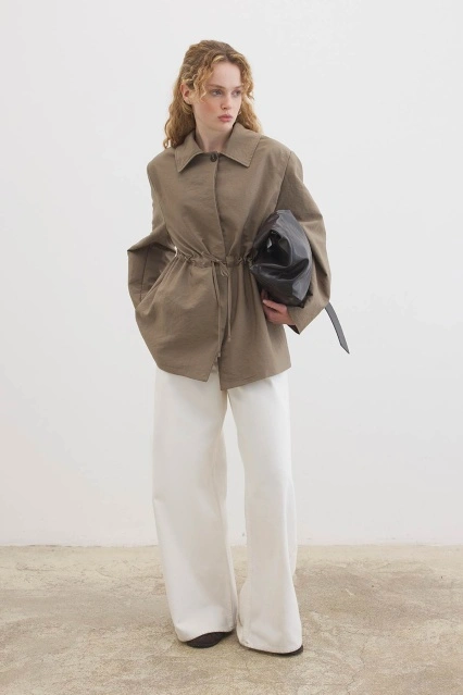 Büzgü Detaylı Vizon Ceket