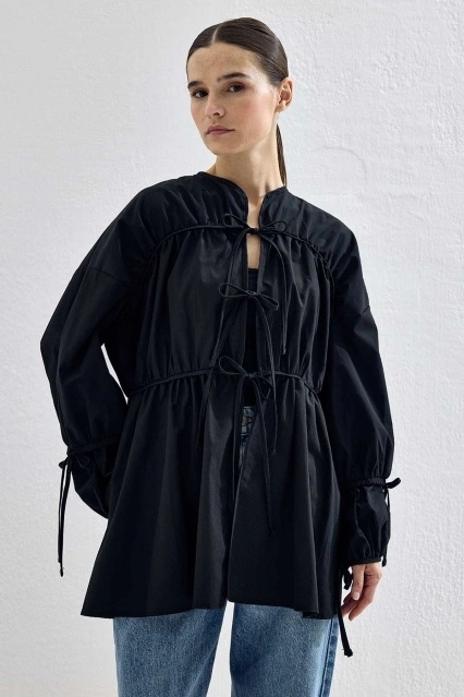 Büzgülü Bağlamalı Siyah Gömlek