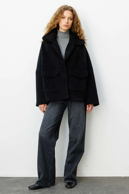 Cep Kapaklı Oversize Siyah Kaban Cep Kapaklı Oversize Siyah Kaban