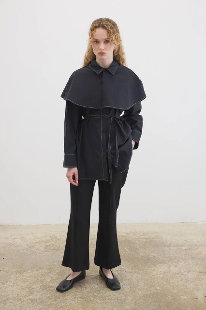 Çıkarılabilir Pelerin Yaka Siyah Gömlek