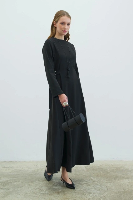 D Toka Detaylı Uzun Siyah Elbise