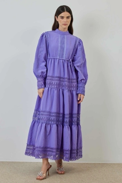 Dantel Detaylı Lila Elbise