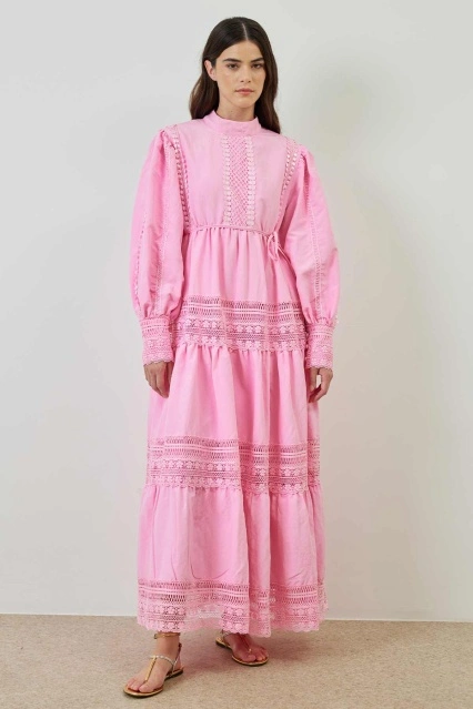 Dantel Detaylı Pembe Elbise